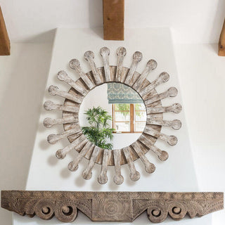 Traditional Round Wood Mirror Antiqued Casual Wall Decoration